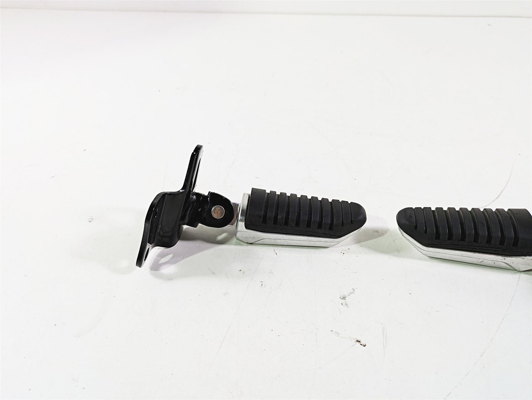 2016 Suzuki M109R VZR1800 Boulevard Rear Passenger Footpeg Set 43600-48G00 {{ shop.shopifyCountryName }} - Mototech271