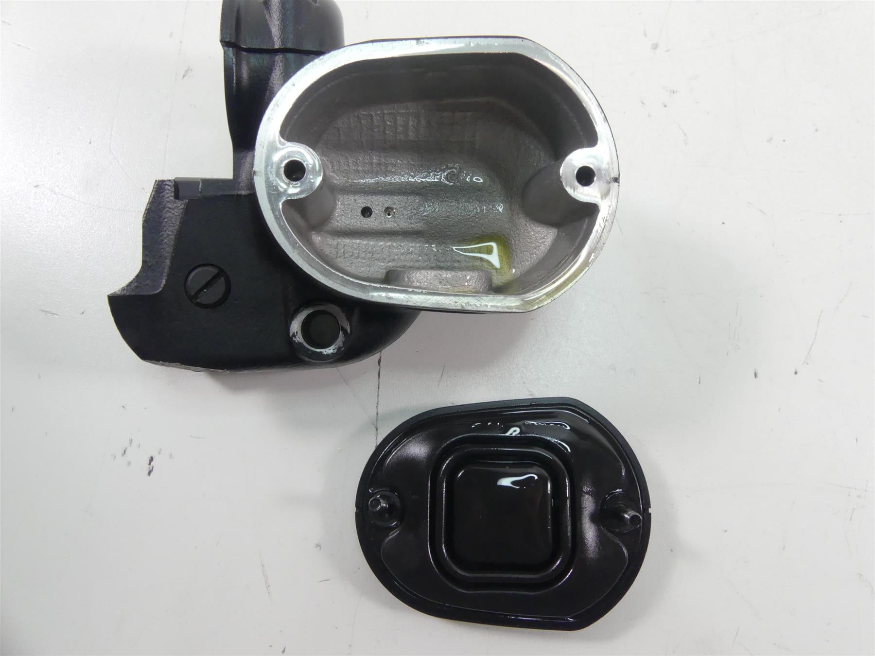 2020 Harley Sportster XL1200 NS Iron Front Brake Master Cylinder 1/2" 41700099 {{ shop.shopifyCountryName }} - Mototech271