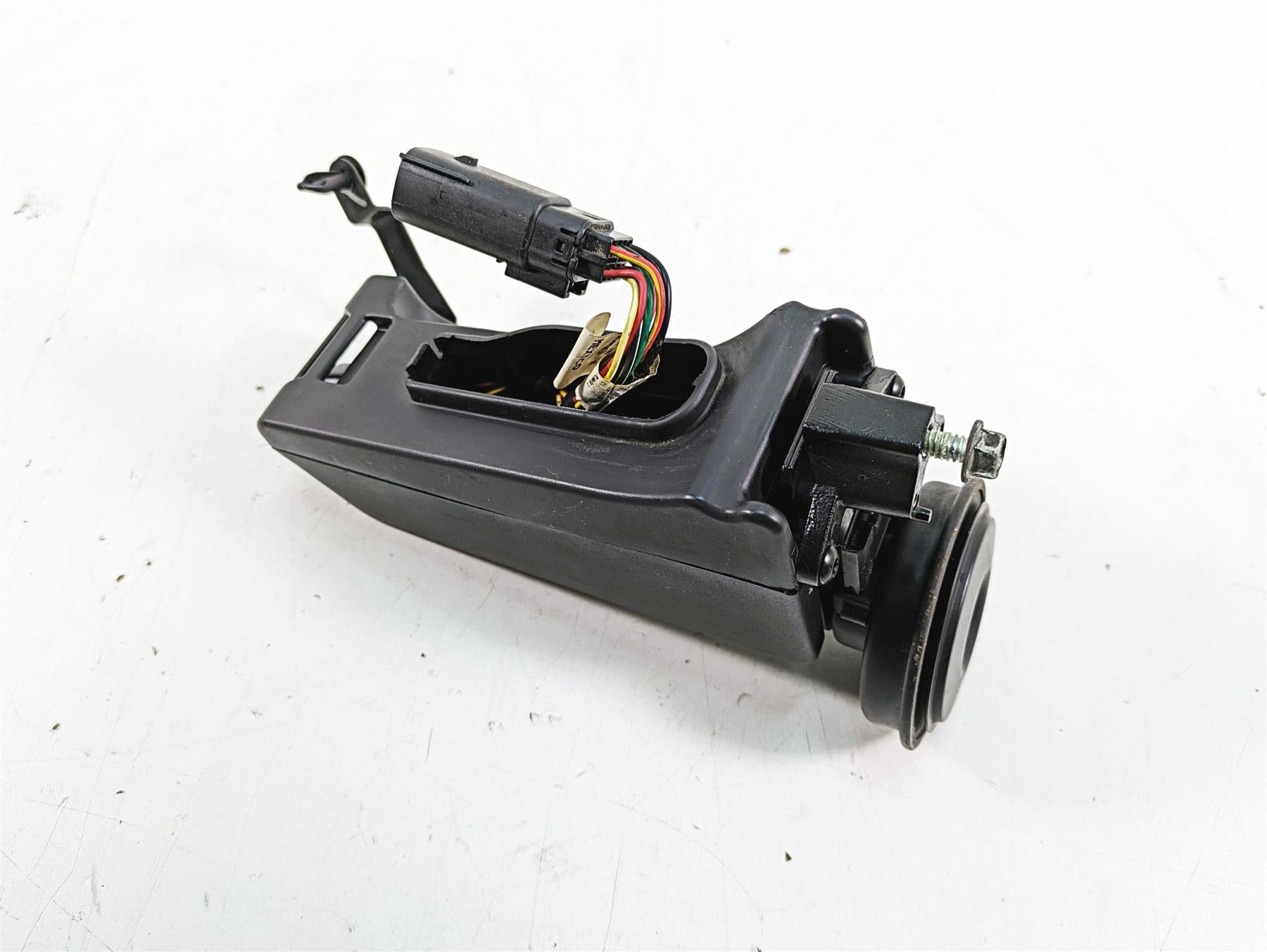 2020 Harley Softail FXBB Street Bob Horn + Media Usb Wiring Box 69201654 {{ shop.shopifyCountryName }} - Mototech271