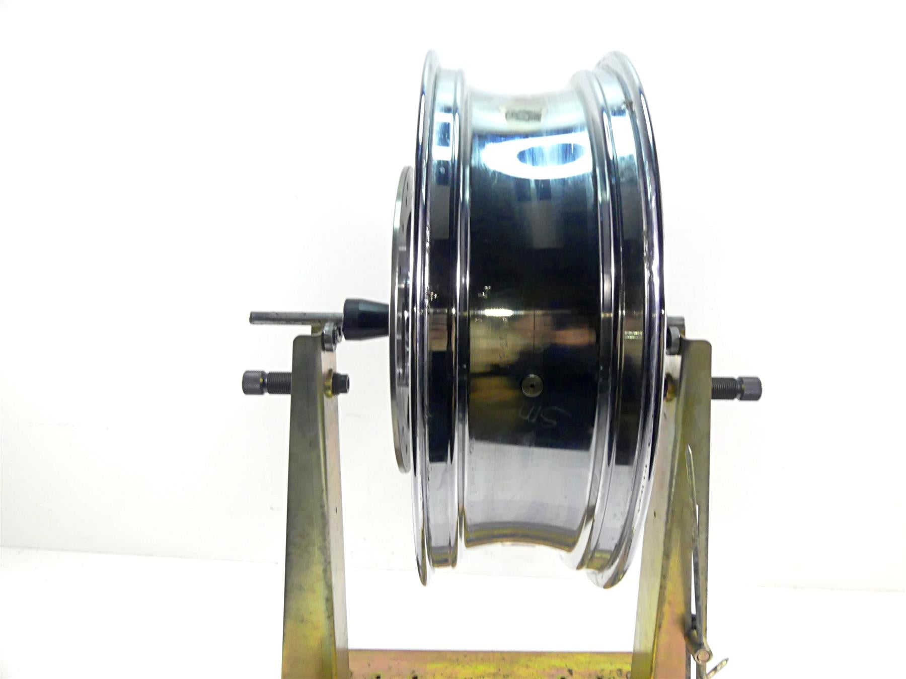2005 Harley VRSCSE CVO V-Rod Strgt Reactor Custom Rear Wheel Rim 18X5.5 43215-08 {{ shop.shopifyCountryName }} - Mototech271