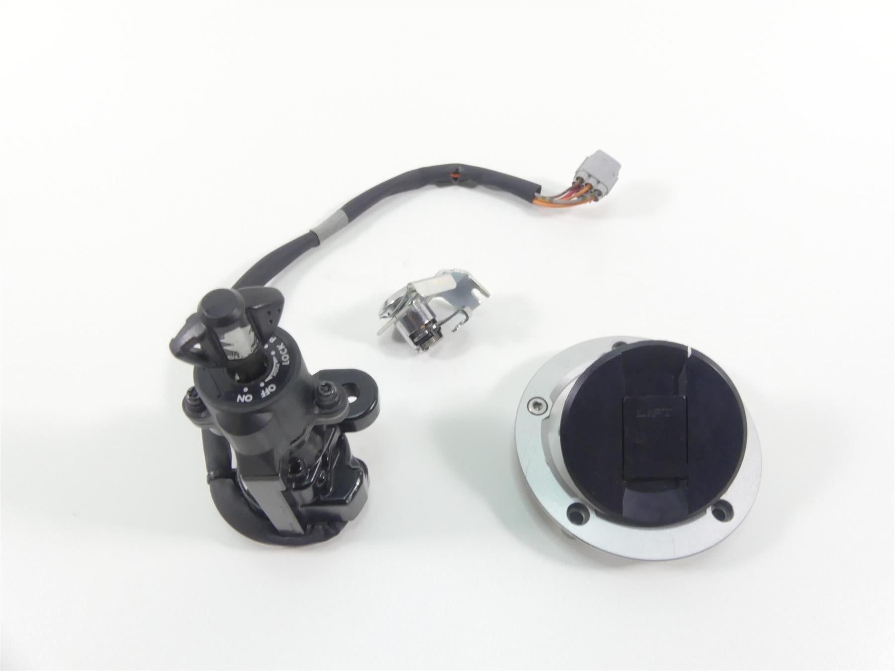 2022 Suzuki GSXR750 Ignition Switch Key Lock Fuel Tank Cap Set 37101-40822 {{ shop.shopifyCountryName }} - Mototech271