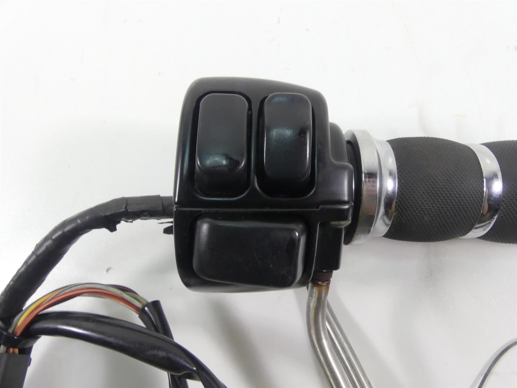 2006 Harley Sportster XL1200 Custom Right Control Switch +Throttle 71589-96B {{ shop.shopifyCountryName }} - Mototech271