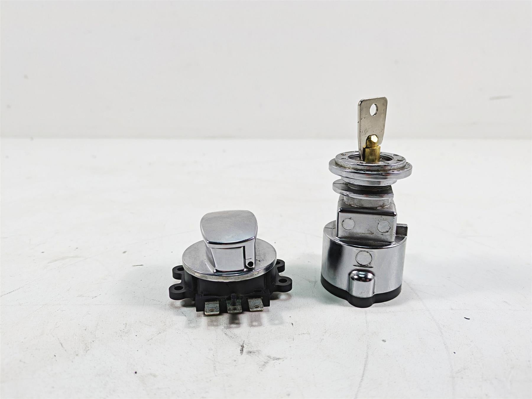 2009 Harley FXDC Dyna Super Glide Custom Ignition Switch Key Lock Set 71430-06B {{ shop.shopifyCountryName }} - Mototech271