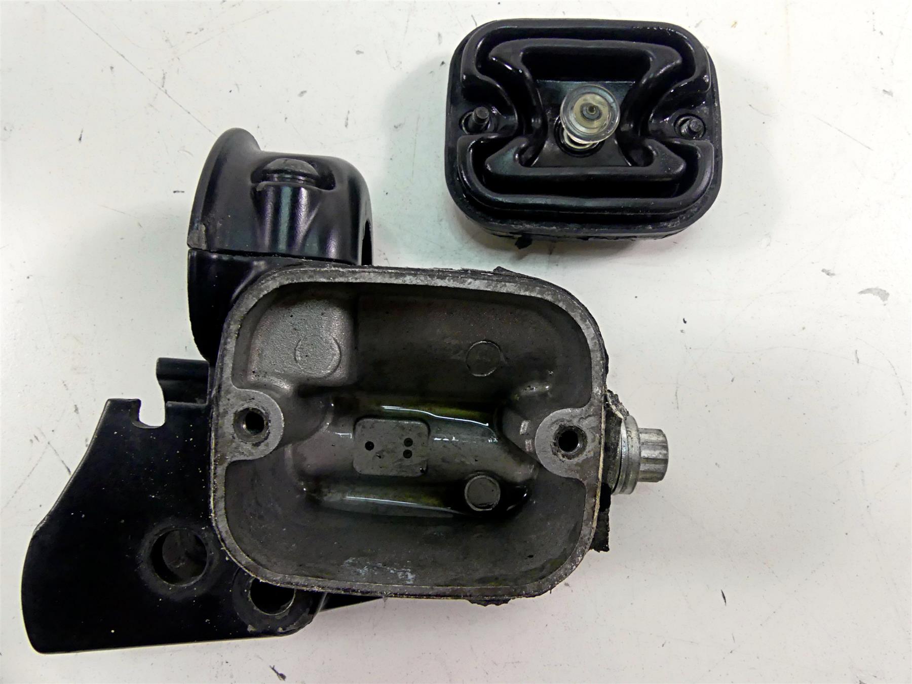 2013 Harley Softail FLSTFB Fat Boy Lo Front Brake Master Cylinder 9/16 45029-11D {{ shop.shopifyCountryName }} - Mototech271