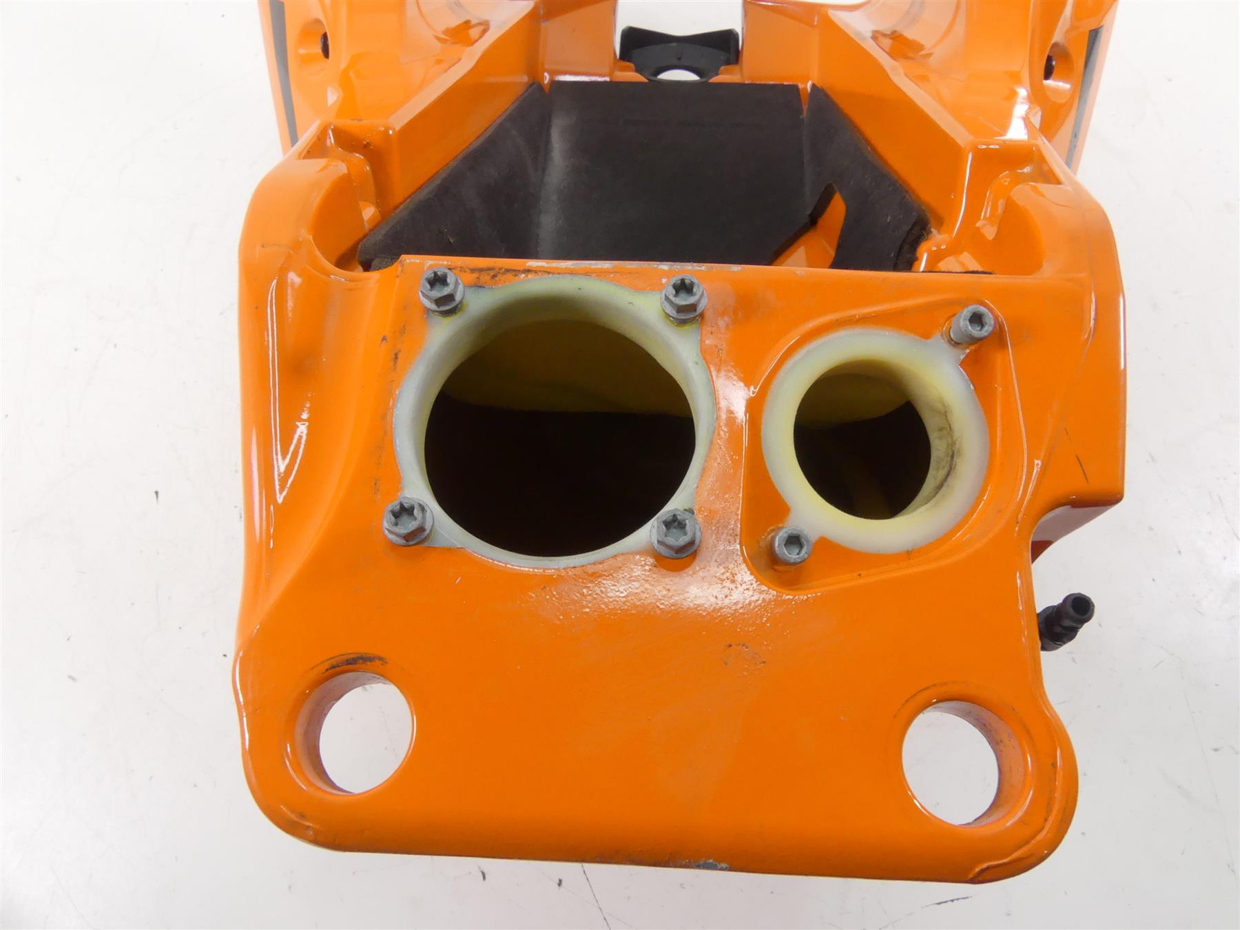 2015 KTM 1290R Super Duke Fuel Gas Petrol Tank & Upper Cover 6130701304430A {{ shop.shopifyCountryName }} - Mototech271