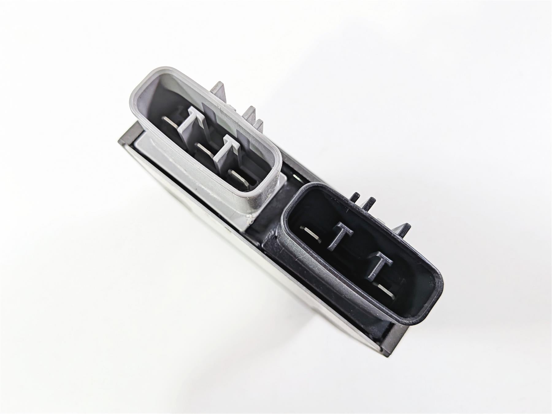 2019 Triumph Speed Triple RS 1050 Rectifier Voltage Regulator T1300675 FH020AA {{ shop.shopifyCountryName }} - Mototech271