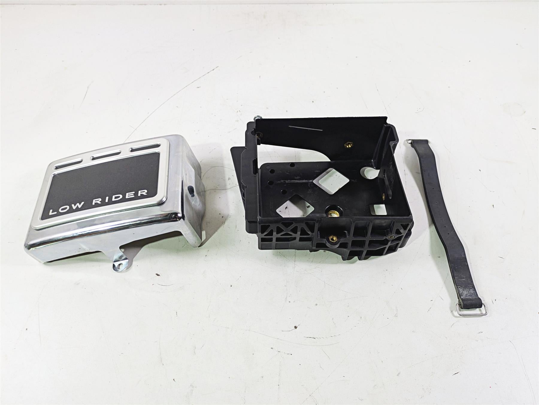 2015 Harley FXDL Dyna Low Rider Battery Tray & Cover 70379-06B {{ shop.shopifyCountryName }} - Mototech271