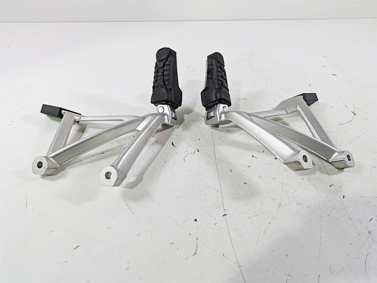2018 BMW R1200GS GSW K50 Rear Passenger Footpeg Set 46718528793 46718528794 {{ shop.shopifyCountryName }} - Mototech271