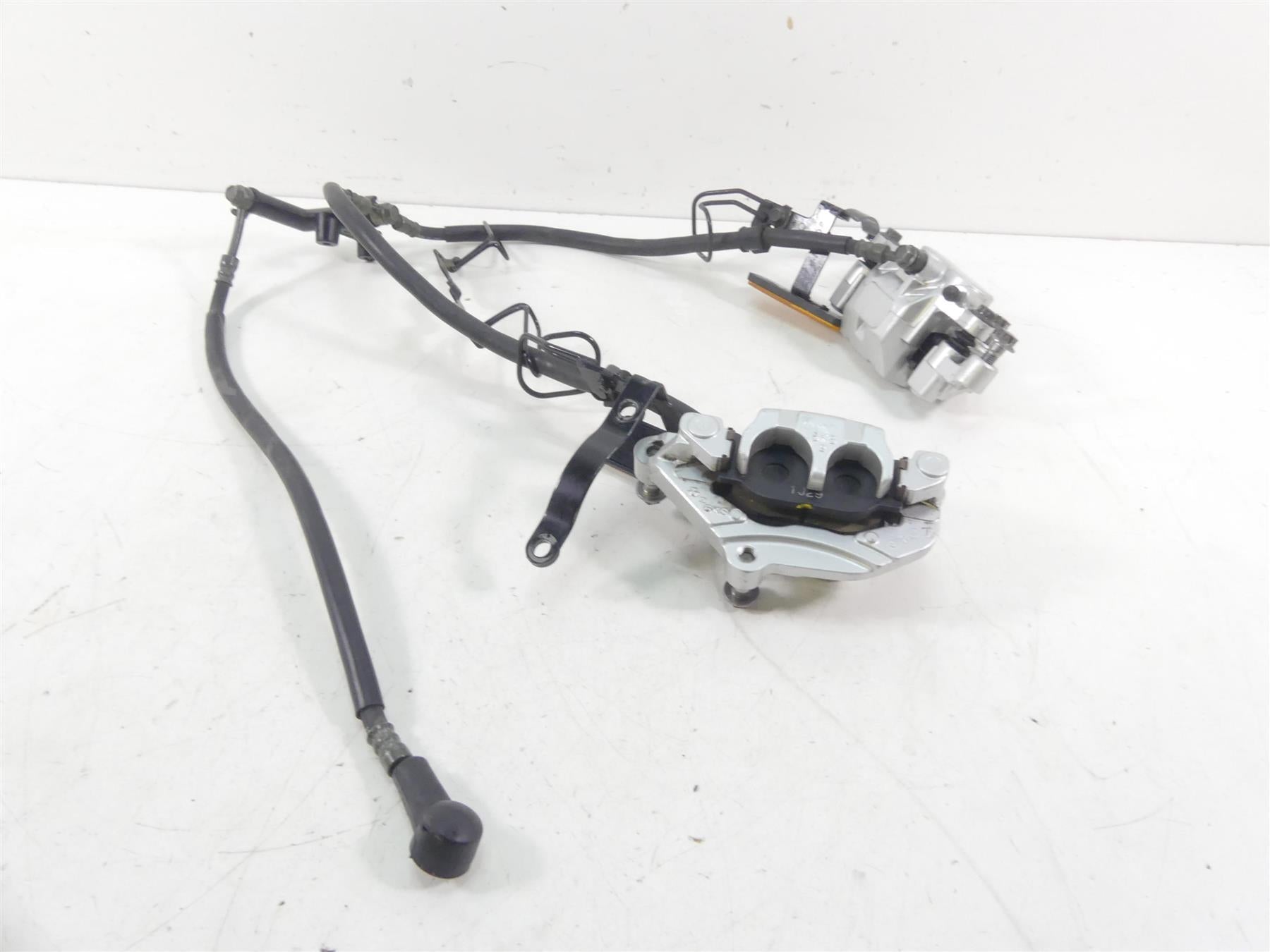 2002 Yamaha XVS1100 V-Star Nissin Front Brake Caliper + Line Set 5KS-2580T-00-00 {{ shop.shopifyCountryName }} - Mototech271