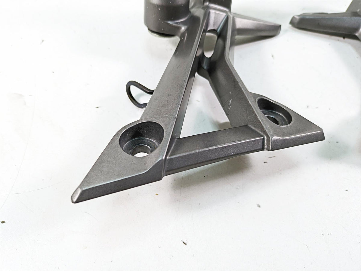 2016 Kawasaki Ninja EX300 Rear Passenger Footpeg Foot Pegs 35063-1271 35063-1272 {{ shop.shopifyCountryName }} - Mototech271