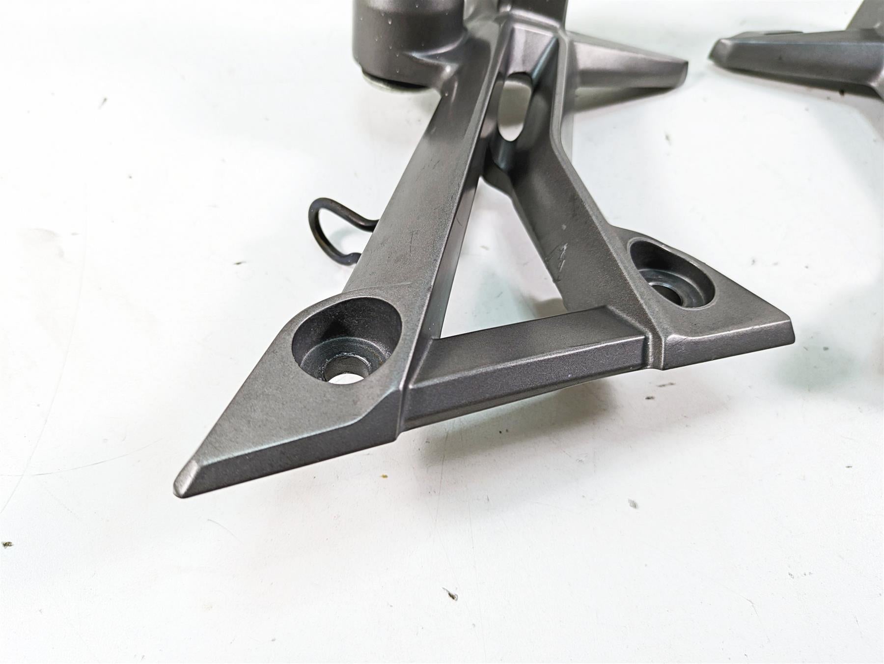 2016 Kawasaki Ninja EX300 Rear Passenger Footpeg Foot Pegs 35063-1271 35063-1272 {{ shop.shopifyCountryName }} - Mototech271