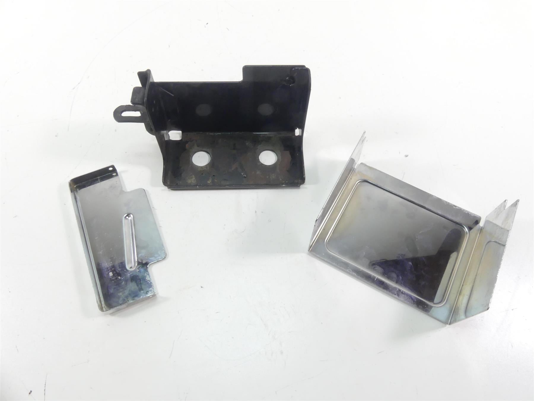 2003 Harley Dyna 100TH FXDL Low Rider Battery Box Stay & Chrome Cover 47132-97B | Mototech271