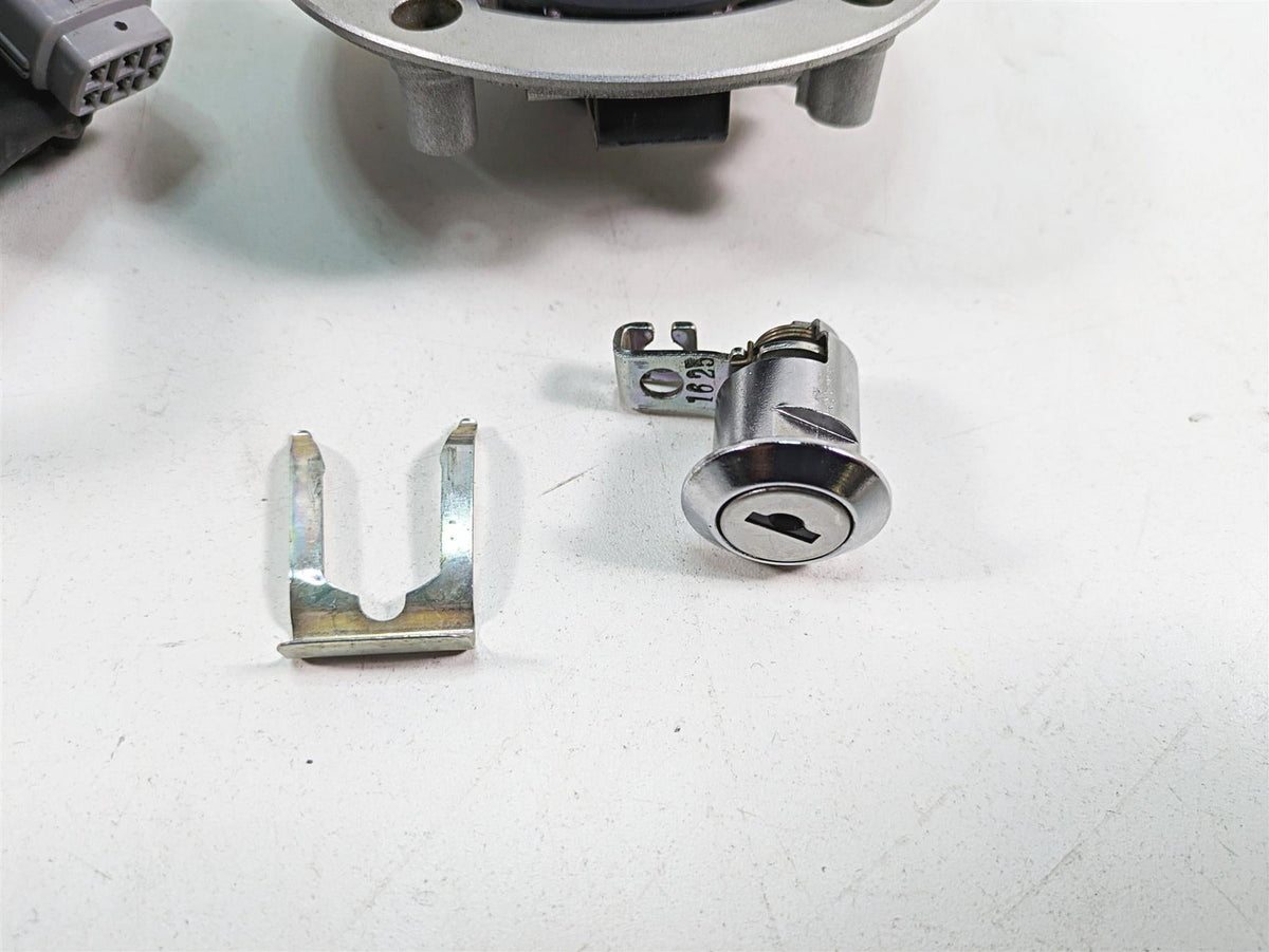 2022 Suzuki GSXR 750 Ignition Switch Key Seat Lock Gas Cap Set 37100-41G11 {{ shop.shopifyCountryName }} - Mototech271