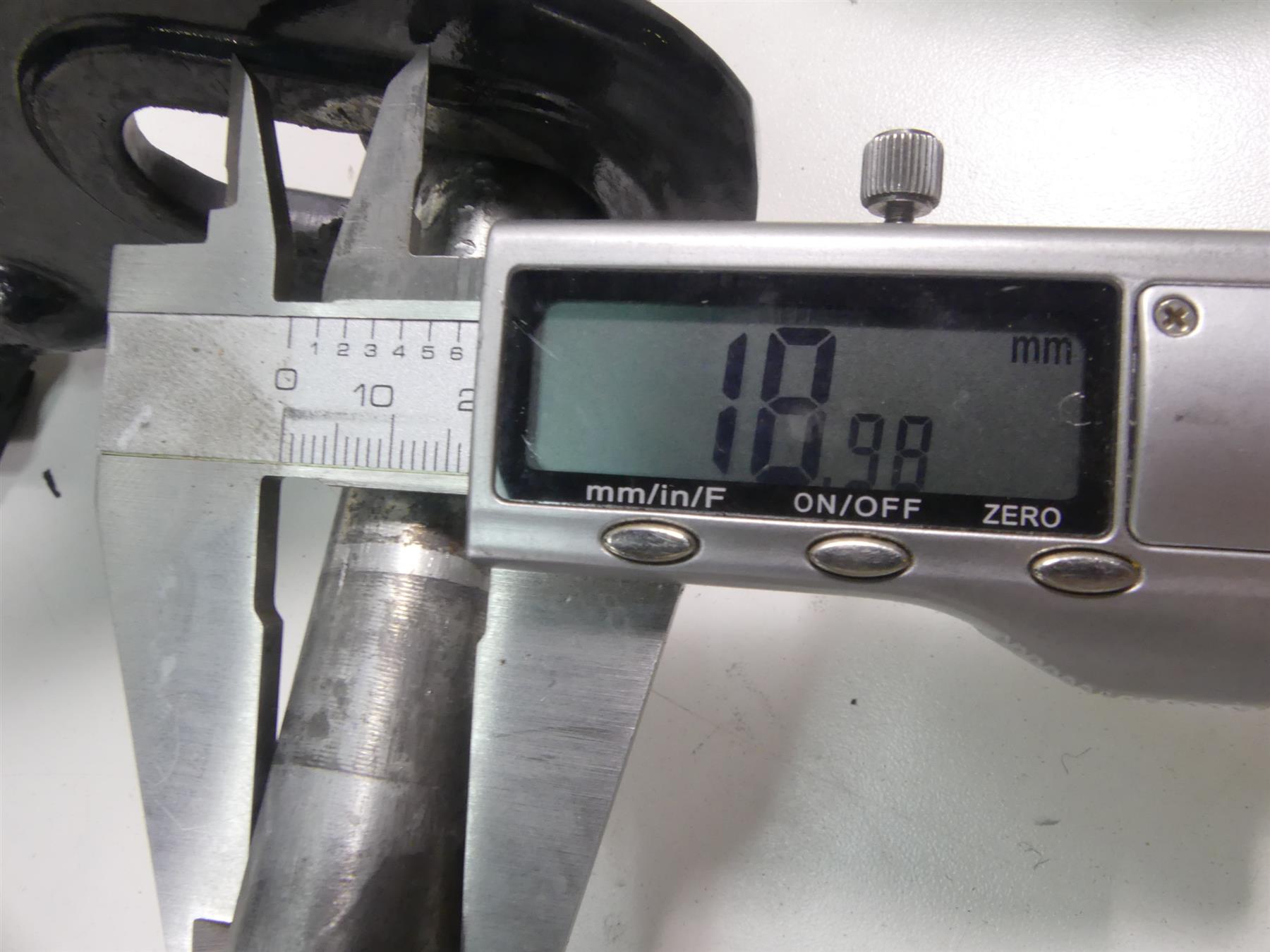 2004 Harley Softail FLSTFI Fat Boy Rear Swingarm Swing Arm + 3/4" Axle 47573-00A {{ shop.shopifyCountryName }} - Mototech271