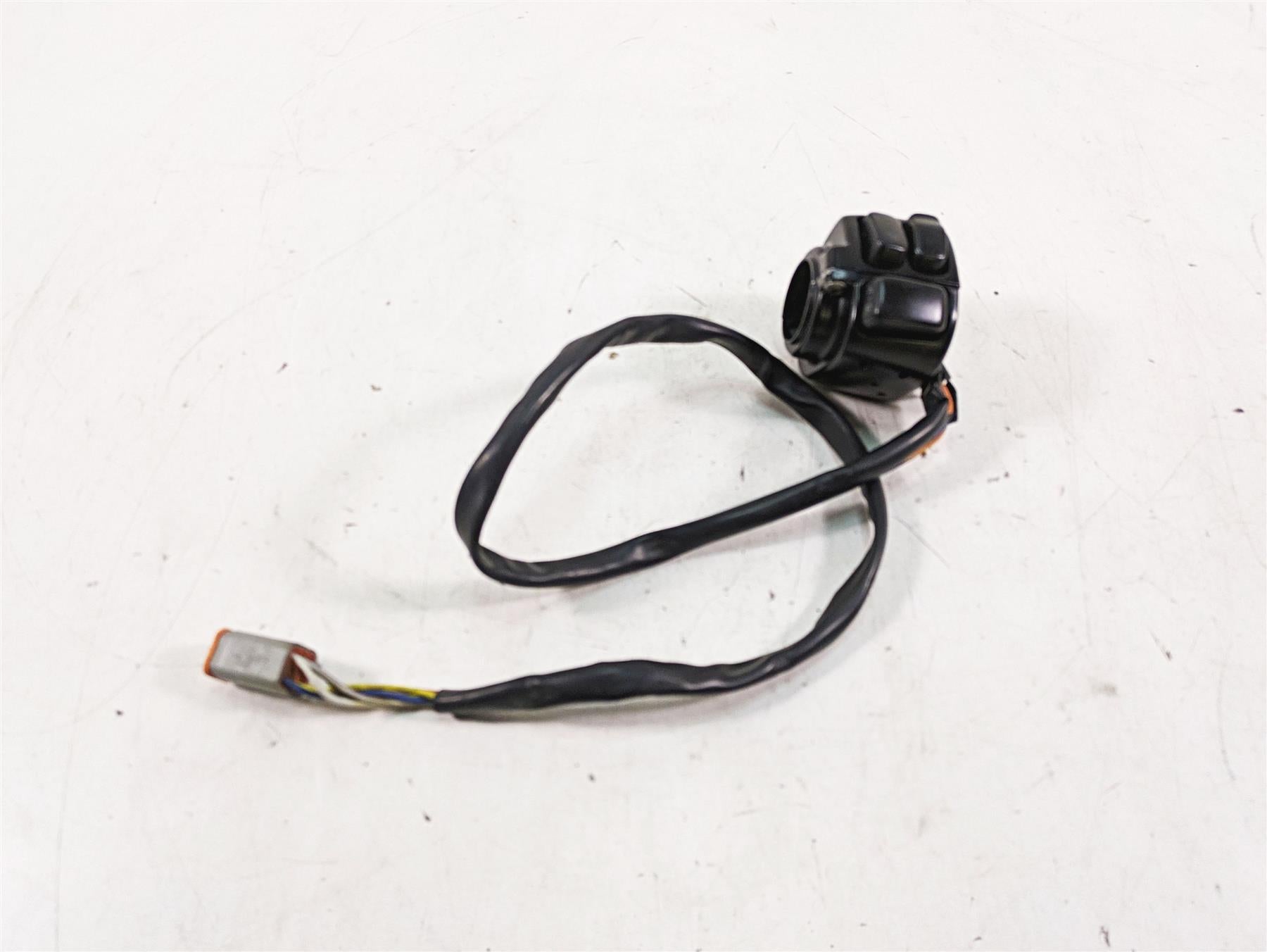 2006 Harley FLSTI Softail Heritage Left Hand Turn Signal Control Switch 71682-06 {{ shop.shopifyCountryName }} - Mototech271