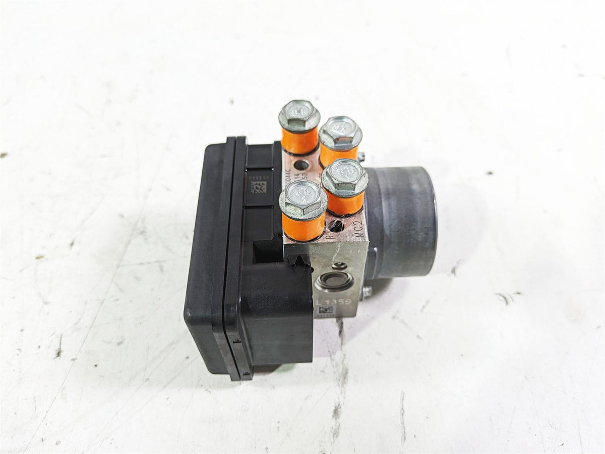 2019 Harley FLHCS Softail Heritage Abs Brake Pump Module Unit 41100044C {{ shop.shopifyCountryName }} - Mototech271