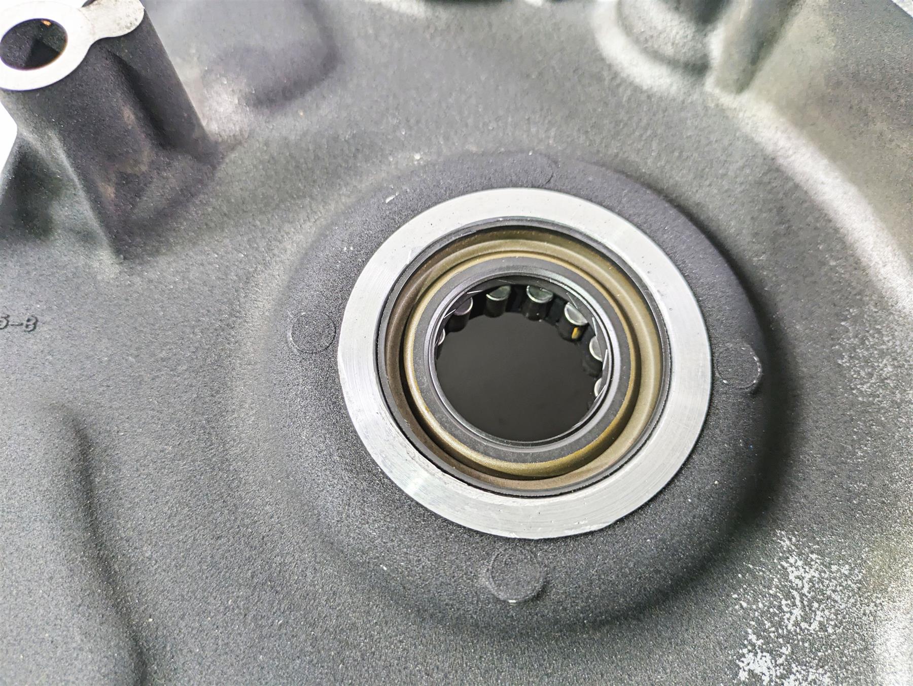 2008 Harley Touring FLHTP Electra Glide Inner Primary Clutch Cover 60677-07A {{ shop.shopifyCountryName }} - Mototech271