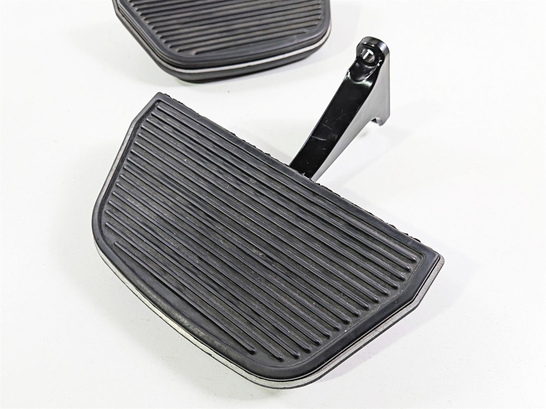 2014 Harley Touring FLHTK Electra Glide Rear Passenger Floor Board Set 52719-10-Mototech271