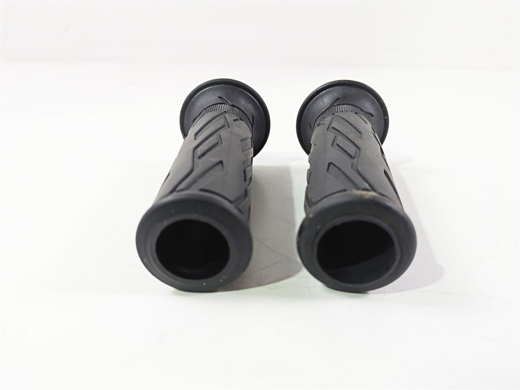 2023 Suzuki GSX1300 RR Hayabusa Left Right Handle Bar Grip Set 57110-21H02 {{ shop.shopifyCountryName }} - Mototech271