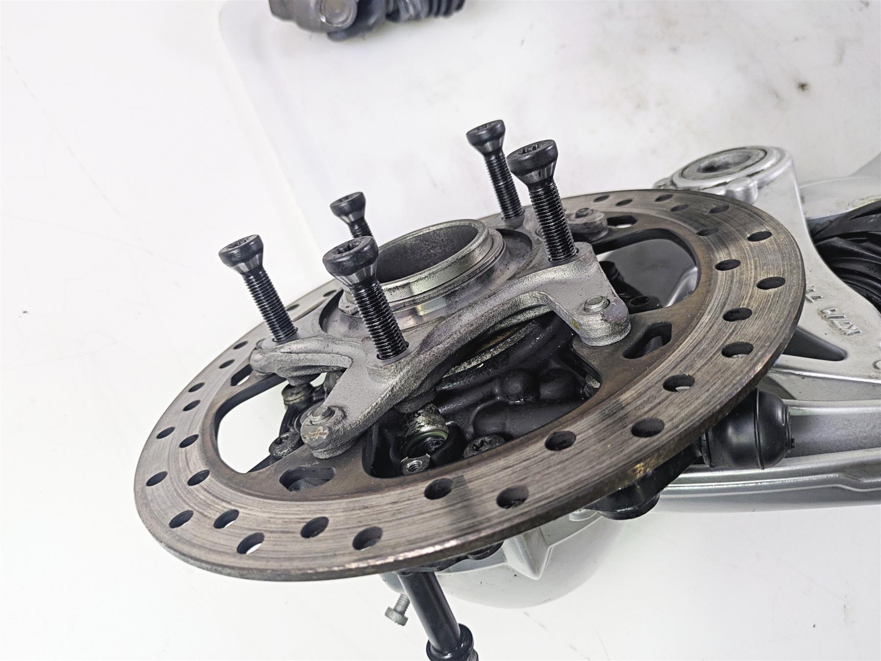 2010 BMW R1200GS K25 Swingarm Differential Drive Shaft 32:11 33117726889 {{ shop.shopifyCountryName }} - Mototech271
