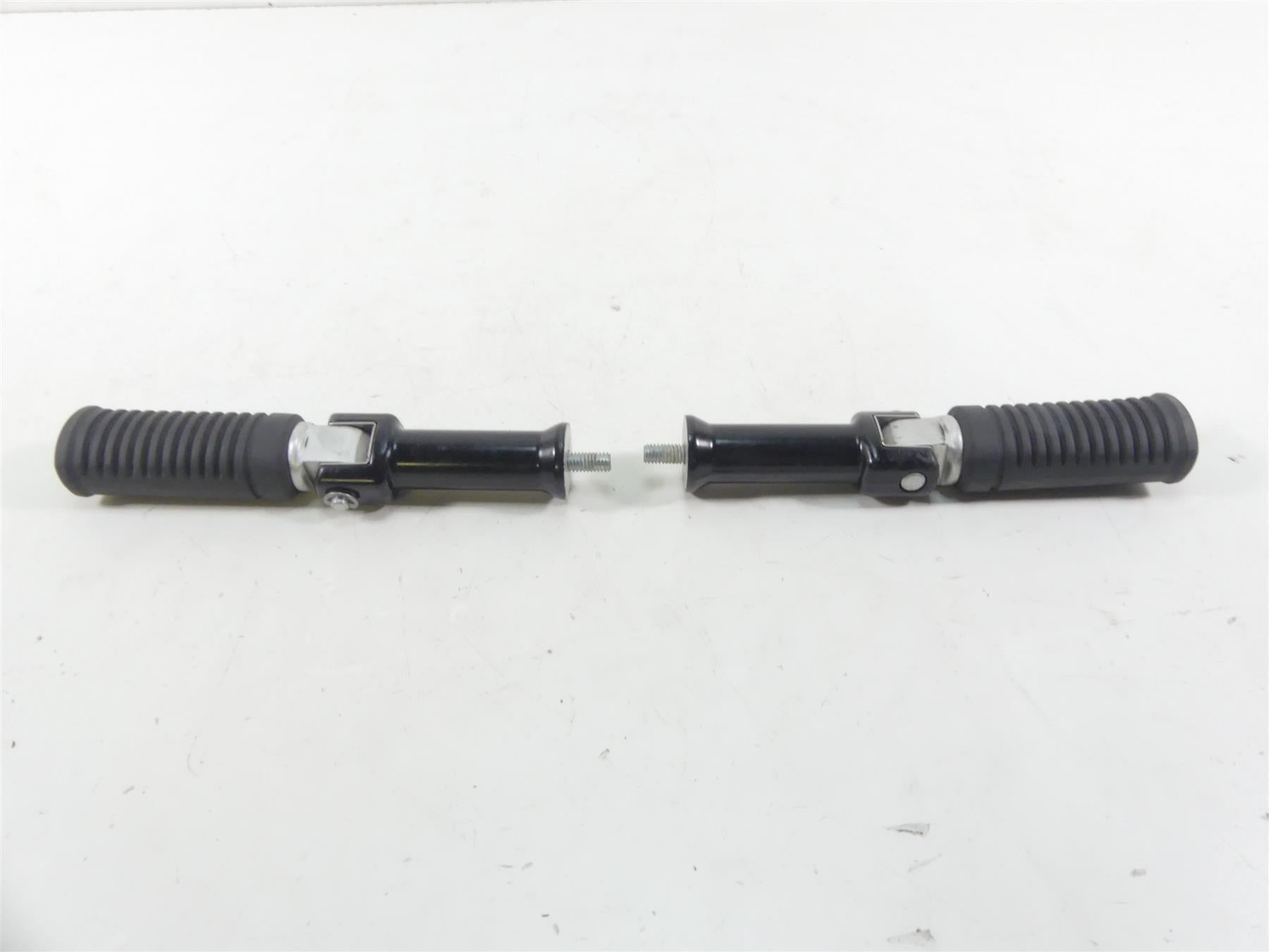 2018 Harley FLHC Softail Heritage Rear Passenger Pillion Footpeg Set 50500744 | Mototech271
