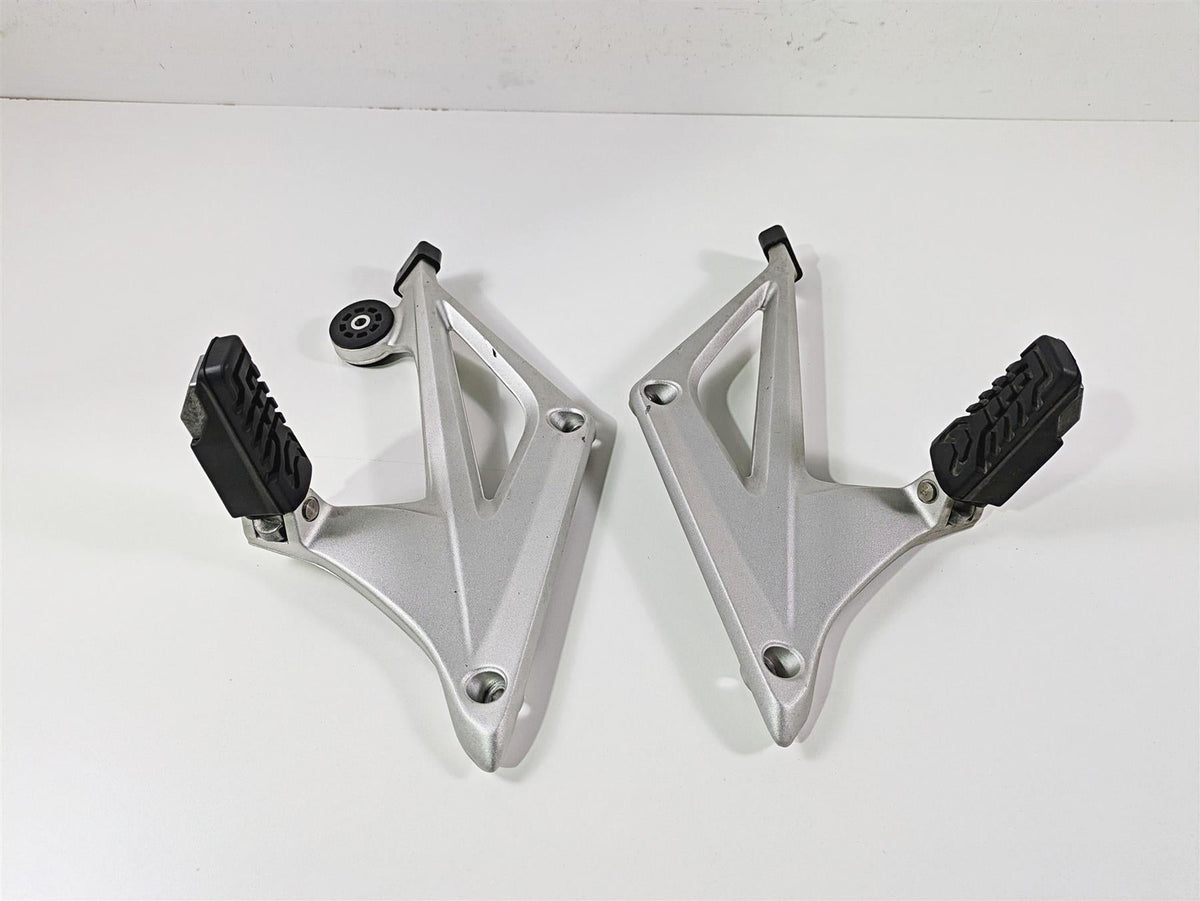 2019 BMW R1250RT K52 Rear Passenger Footpeg Set 46718534789 46718534790 {{ shop.shopifyCountryName }} - Mototech271