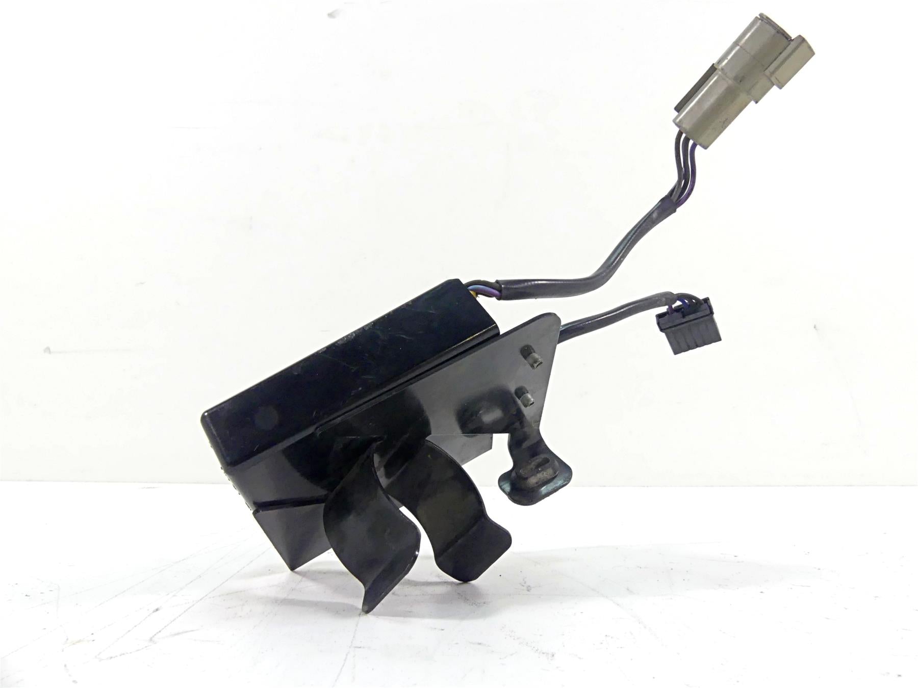 2013 Harley VRSCF Muscle Vrod Rear Turn Signal Blinker Module Unit 69457-09 {{ shop.shopifyCountryName }} - Mototech271