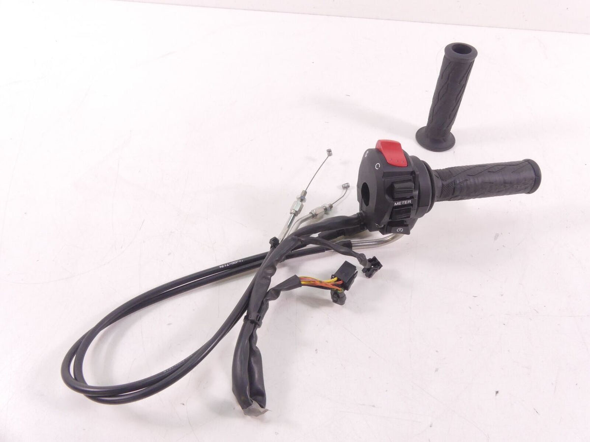 2018 Suzuki GSXR750 Right Control Switch Start Kill Throttle Grip Set 37200-47H3 {{ shop.shopifyCountryName }} - Mototech271