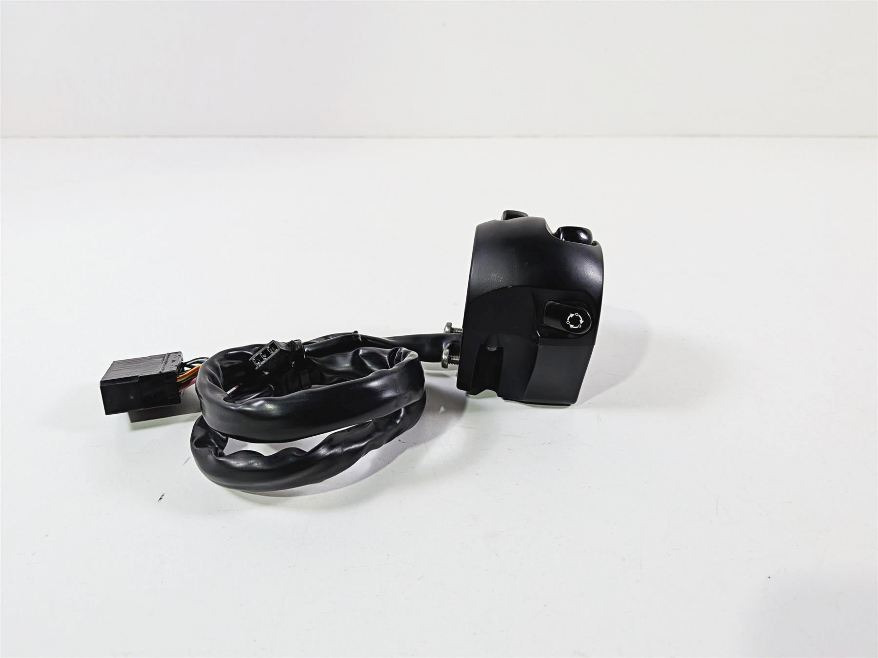 2013 Victory Vision Tour Left Hand Windshield Light Control Switch 4011993 {{ shop.shopifyCountryName }} - Mototech271