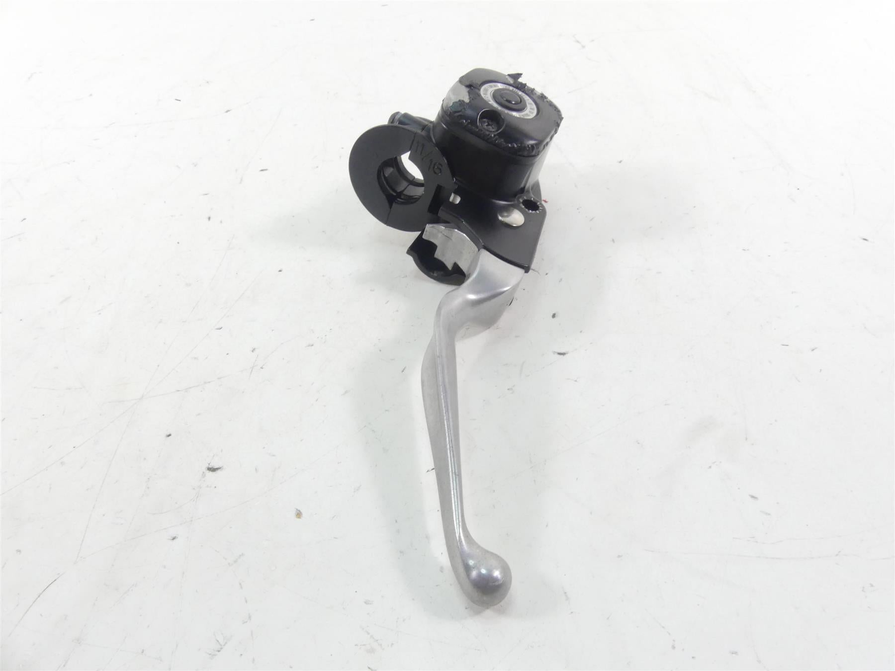 2009 Harley FXDF Dyna Fat Bob Front Brake Master Cylinder 11/16 45170-08F {{ shop.shopifyCountryName }} - Mototech271
