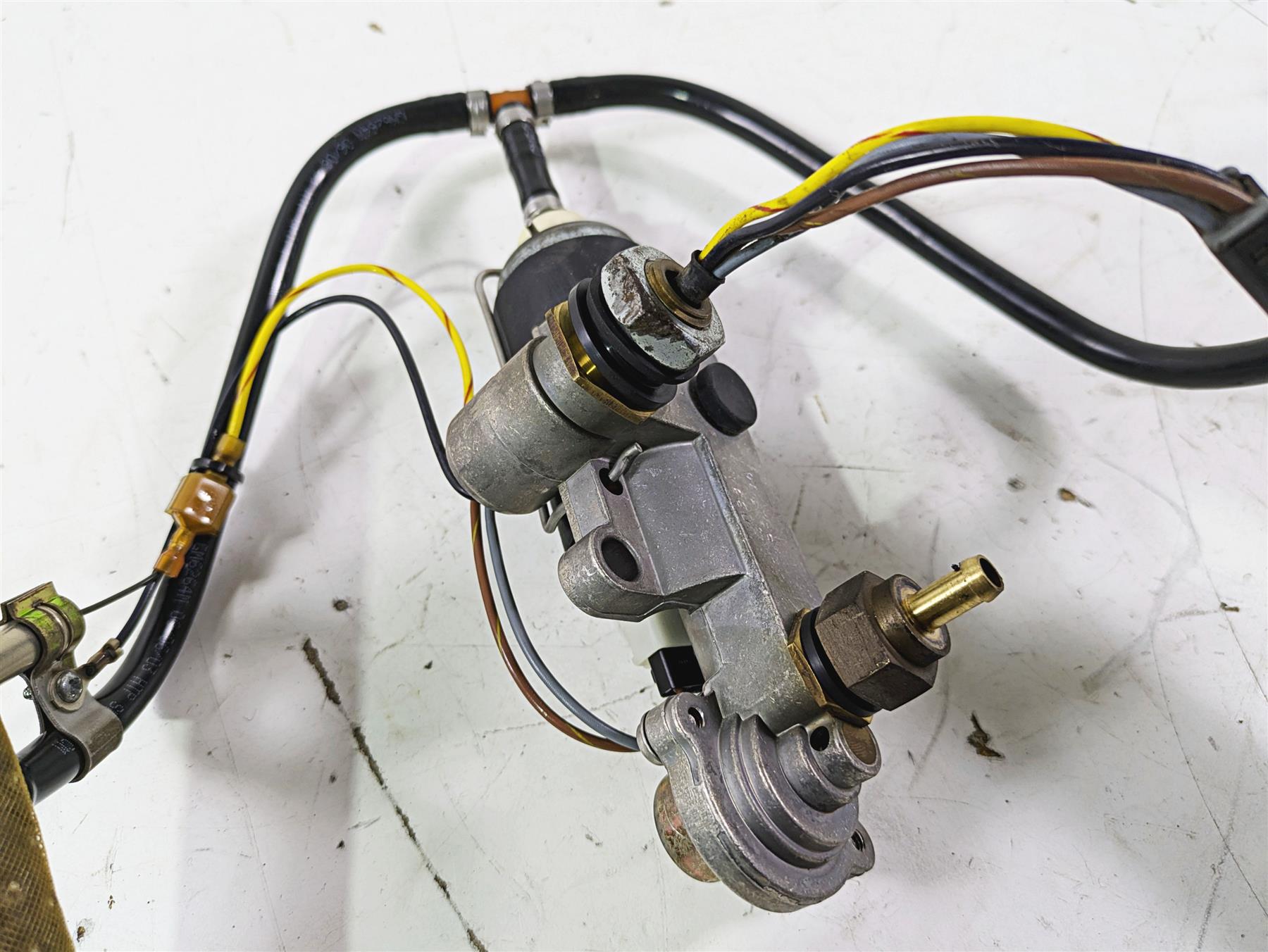 2004 Victory Kingpin Fuel Gas Petrol Pump - Tested 2520284 2520733 {{ shop.shopifyCountryName }} - Mototech271