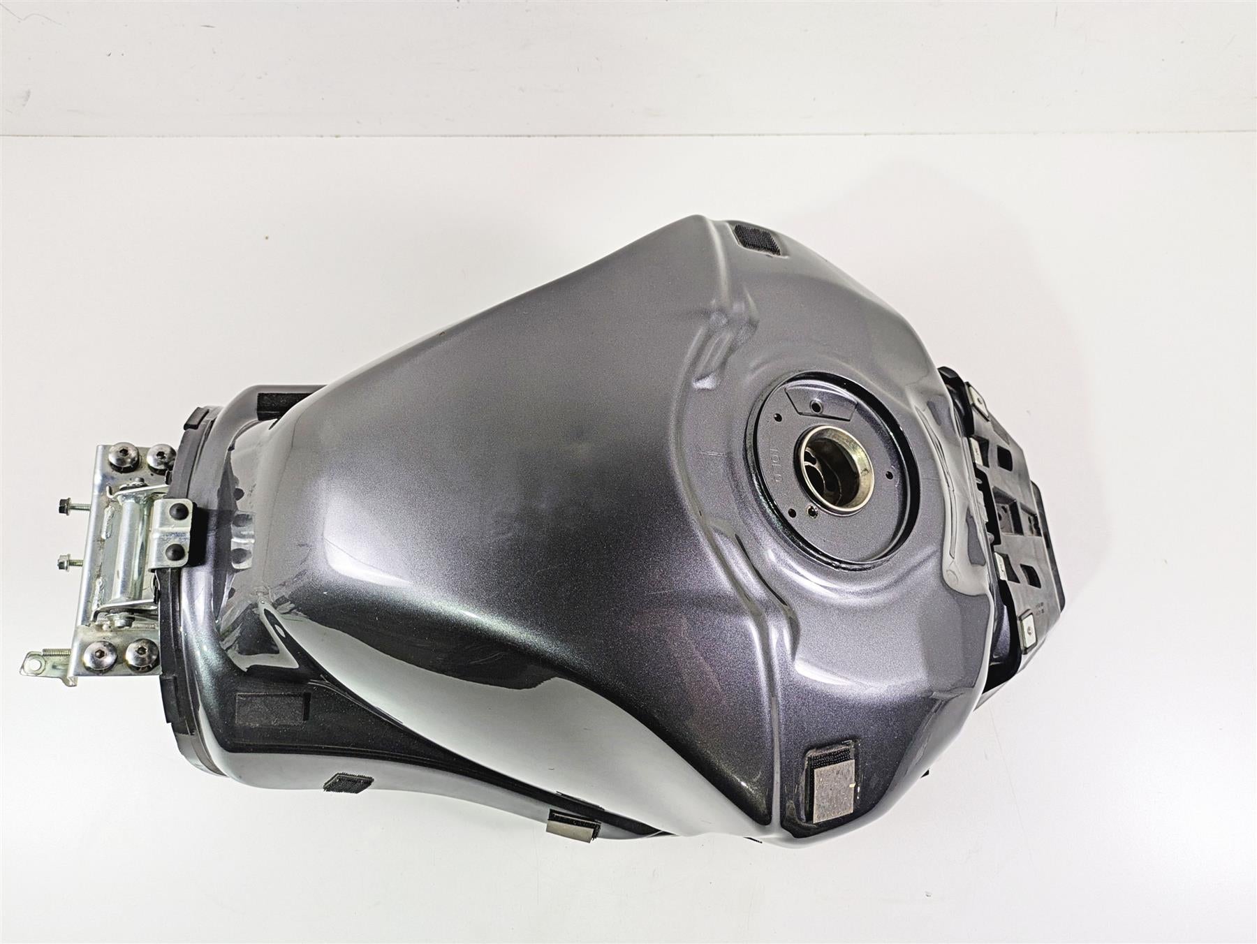 2023 Suzuki GSX1300 RR Hayabusa Fuel Gas Petrol Tank - Read 44100-10L00 {{ shop.shopifyCountryName }} - Mototech271