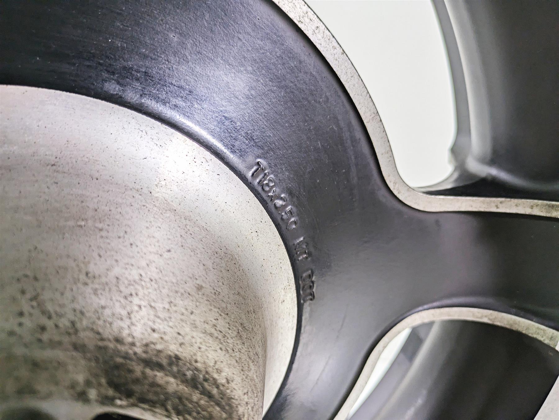 2010 Harley Touring FLHX Street Glide Front Wheel Rim 18x3.5 43300164 {{ shop.shopifyCountryName }} - Mototech271