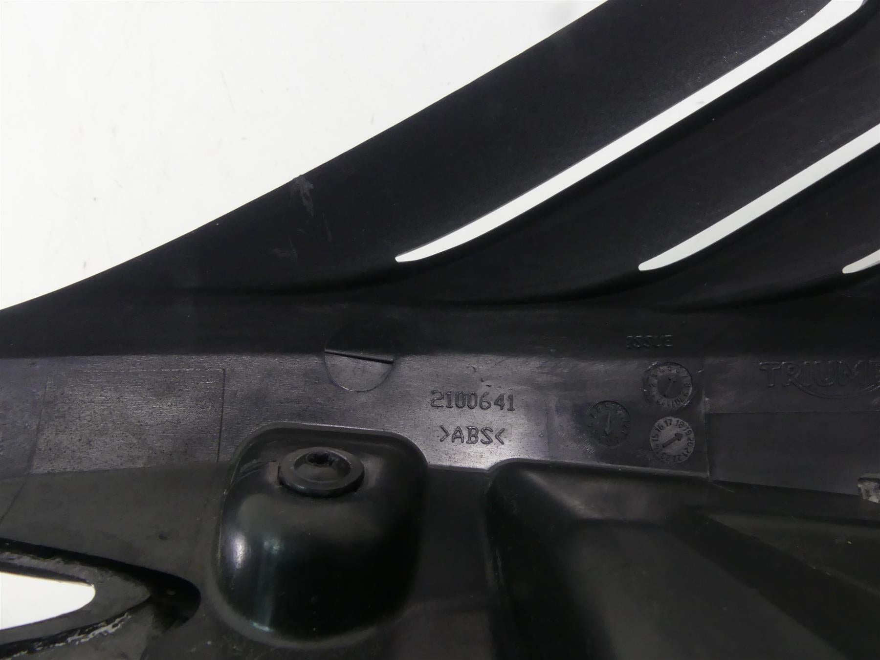 2020 Triumph Speed Triple RS 1050 Left Nice Side Carbon Fiber Cover T2103014 {{ shop.shopifyCountryName }} - Mototech271