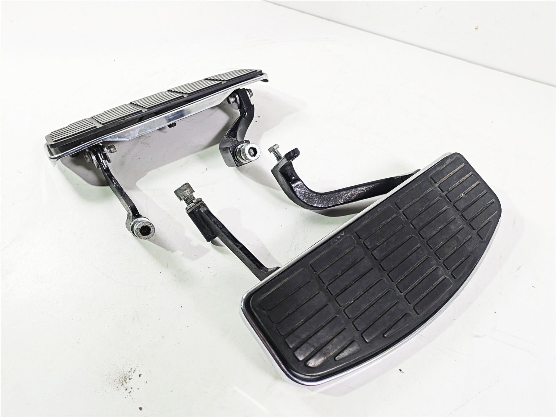 1996 Harley Touring FLHTCUI Electra Glide Front Rider Floor Board Set 50621-79A {{ shop.shopifyCountryName }} - Mototech271