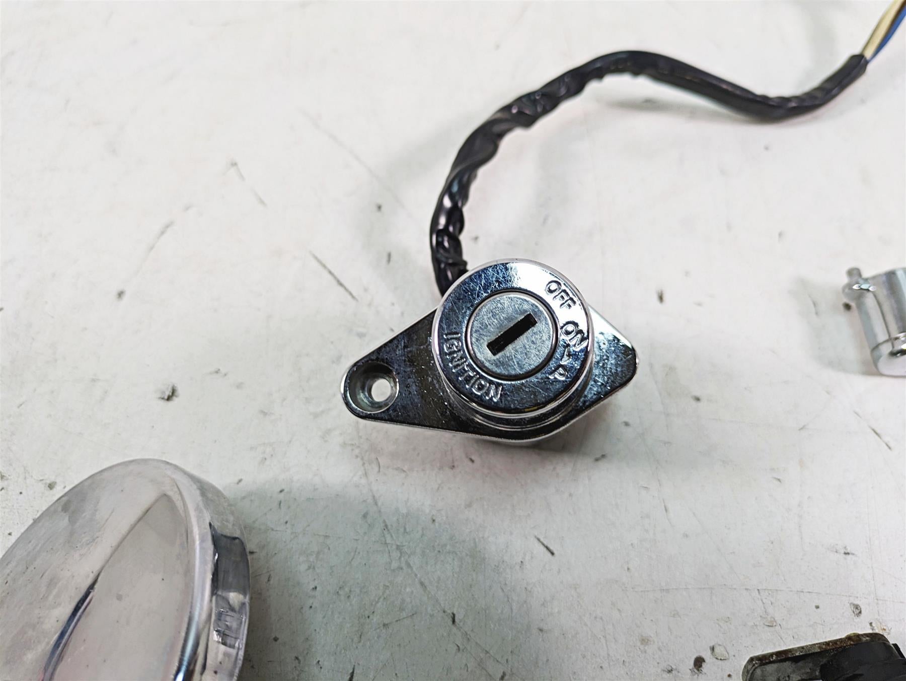 1997 Kawasaki VN1500 Vulcan Ignition Switch Key Lock Tank Cap Set 27045-5001 {{ shop.shopifyCountryName }} - Mototech271