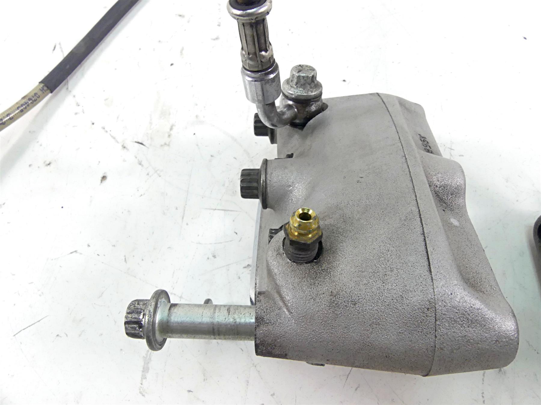 2006 Harley Touring FLHTCU SE E-Glide Front Brake Caliper Set 44381-99 44382-99 {{ shop.shopifyCountryName }} - Mototech271