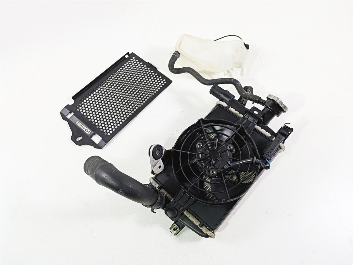 2017 BMW R1200 GS K50 Right Radiator + Reservoir Fan & Cover Set 17118546416 {{ shop.shopifyCountryName }} - Mototech271