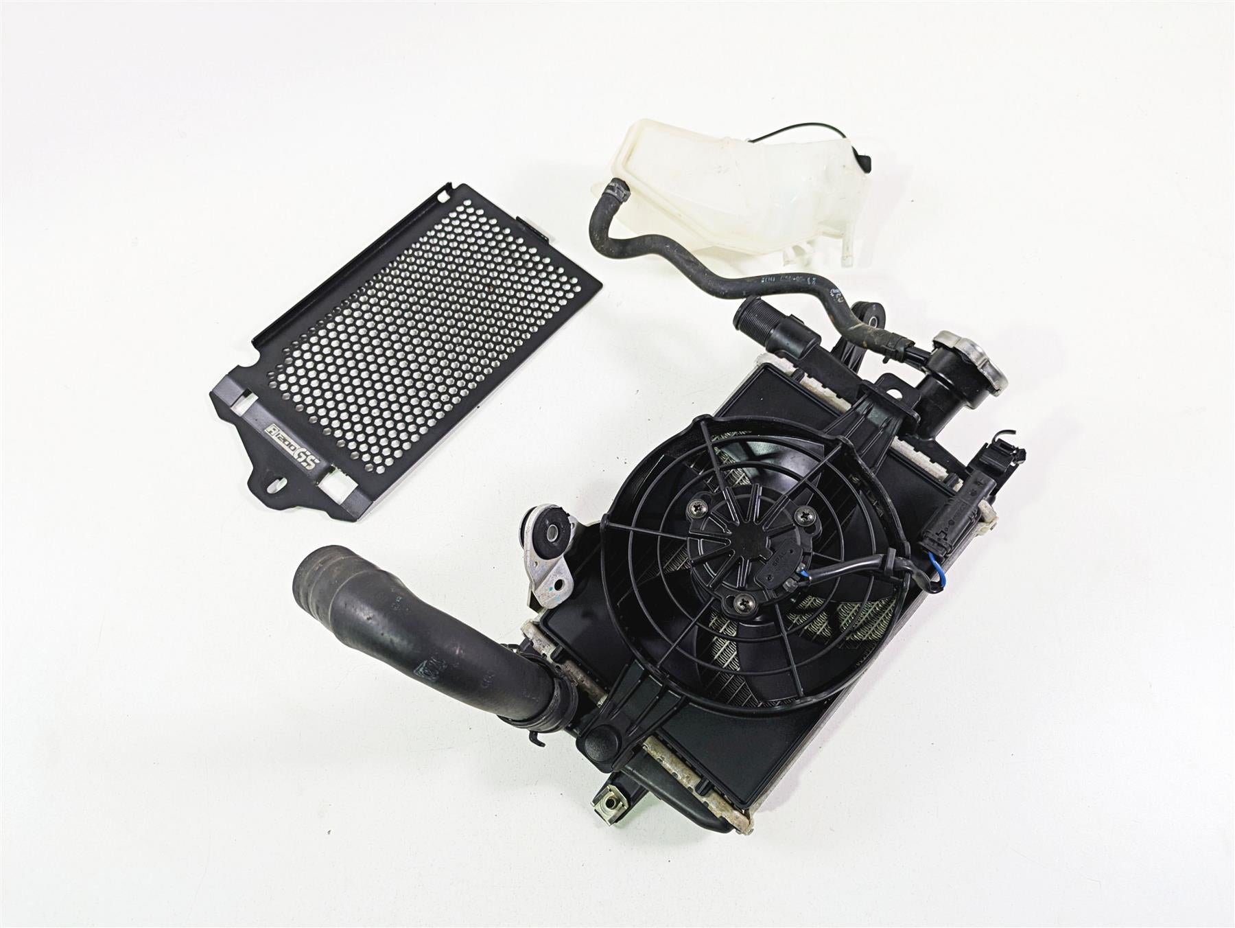 2017 BMW R1200 GS K50 Right Radiator + Reservoir Fan & Cover Set 17118546416 {{ shop.shopifyCountryName }} - Mototech271