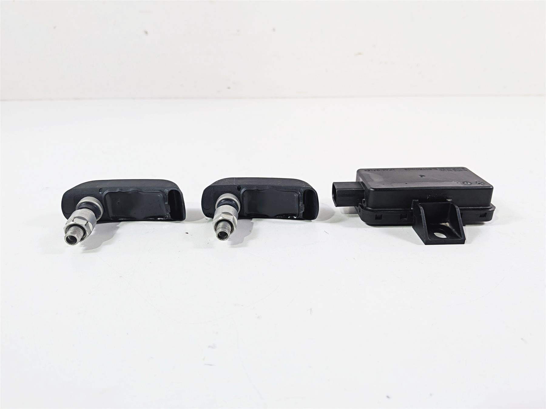 2016 BMW R1200 GS K50 Rdc Sensor & Tire Sensors 65758546222 & 65759832031 {{ shop.shopifyCountryName }} - Mototech271