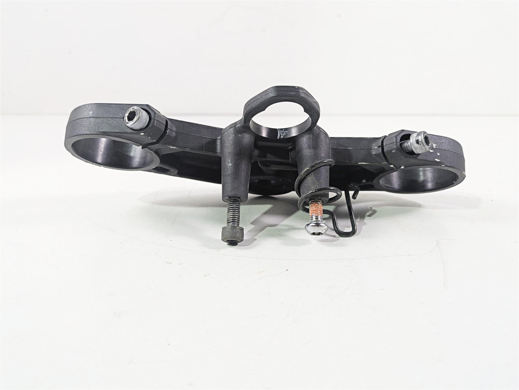 2006 Suzuki GSXR1000 K6 Upper Triple Tree Steering Clamp 51410-41G00 {{ shop.shopifyCountryName }} - Mototech271