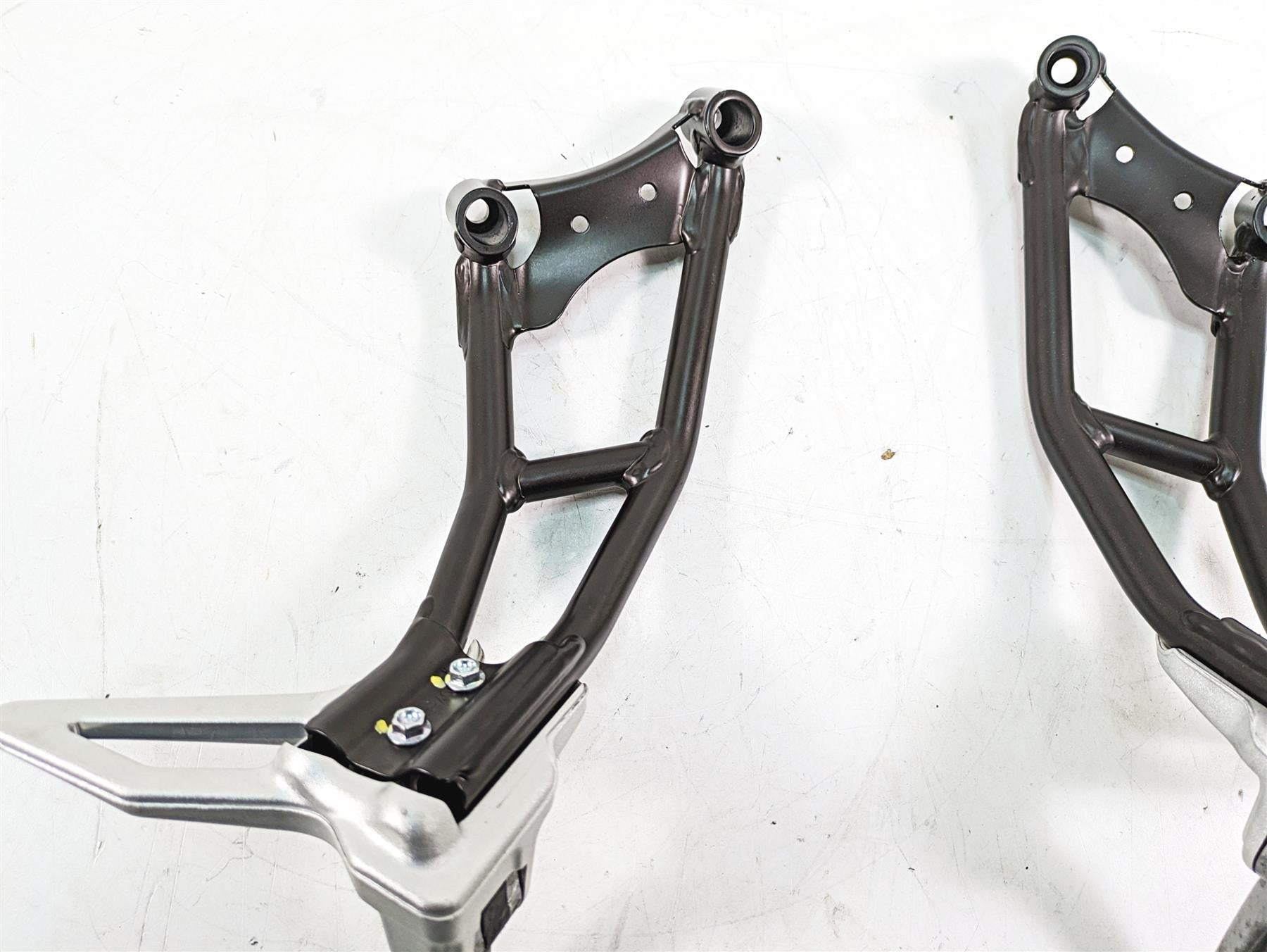 2017 Mv Agusta Dragster 800 Rear Passenger Footpeg Set 80B0B8764 80B0B8765 {{ shop.shopifyCountryName }} - Mototech271