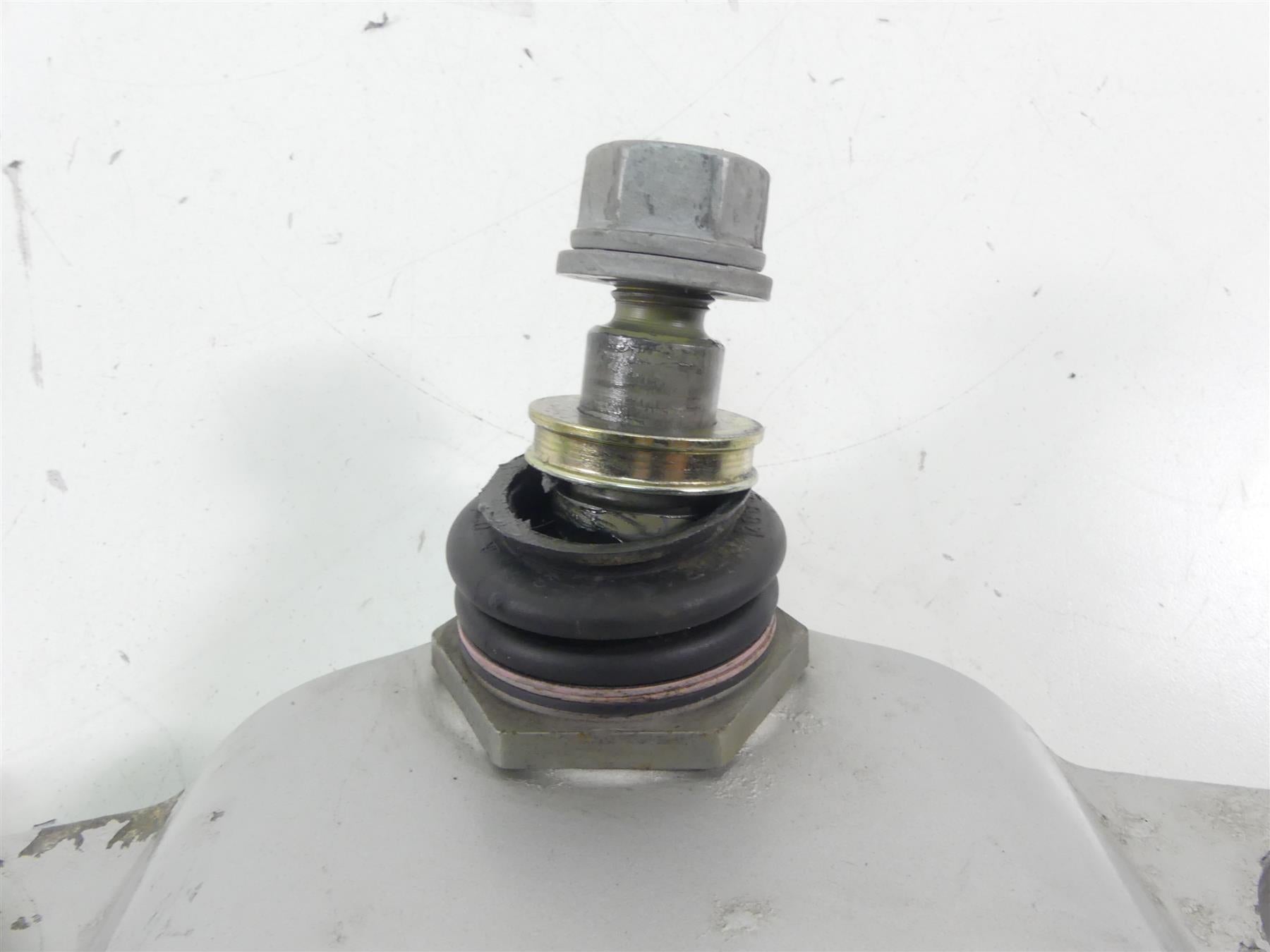 2001 BMW R1150 GS R21 Lower Triple Tree Steering Clamp 31422338223 {{ shop.shopifyCountryName }} - Mototech271