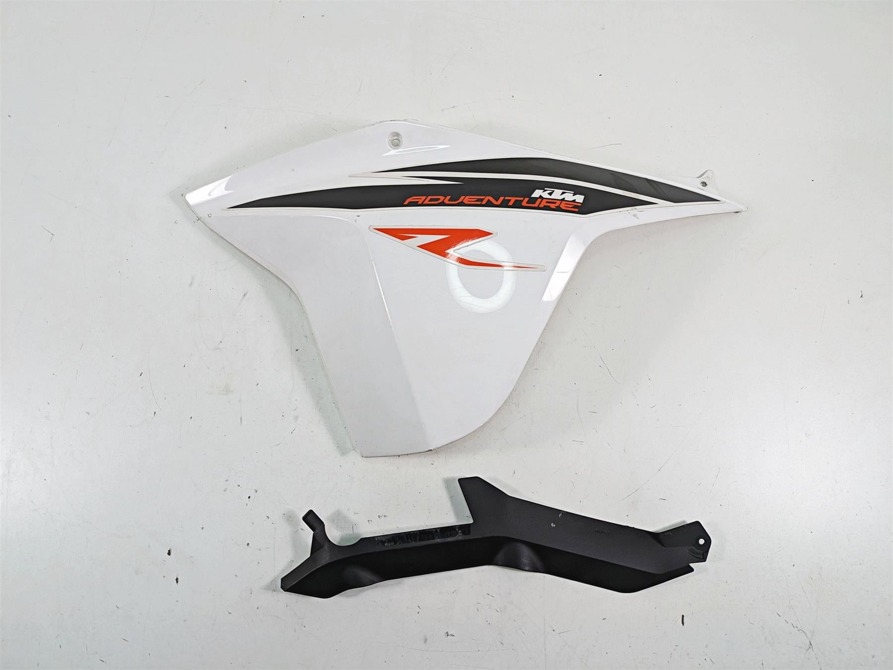 2018 KTM 1090 Adventure R Left Side Fuel Tank Fairing Cover Cowl 60308050000 {{ shop.shopifyCountryName }} - Mototech271