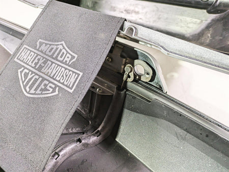 2010 Harley Touring FLHX Street Glide Right Saddlebag Saddle Bag READ 90752-93 {{ shop.shopifyCountryName }} - Mototech271