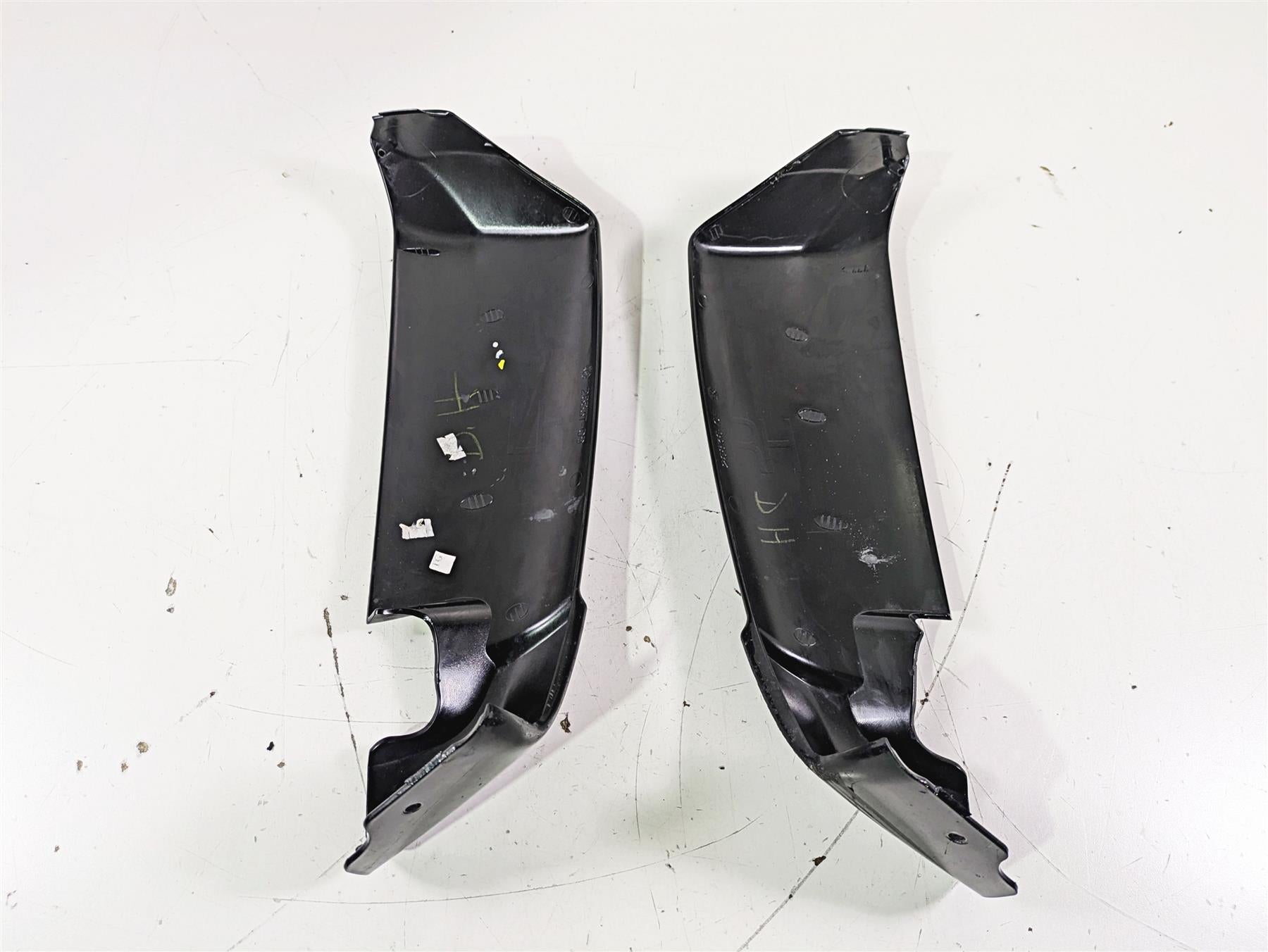 2012 Harley VRSCF Muscle V Rod Radiator Side Cover Fairing Set 26836-09 26837-09 {{ shop.shopifyCountryName }} - Mototech271
