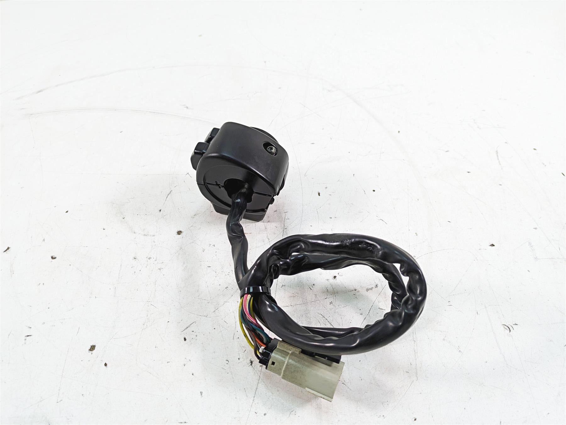 2008 Harley FLHTCU Electra Glide Left Hand Control Switch - Read 71682-06A {{ shop.shopifyCountryName }} - Mototech271