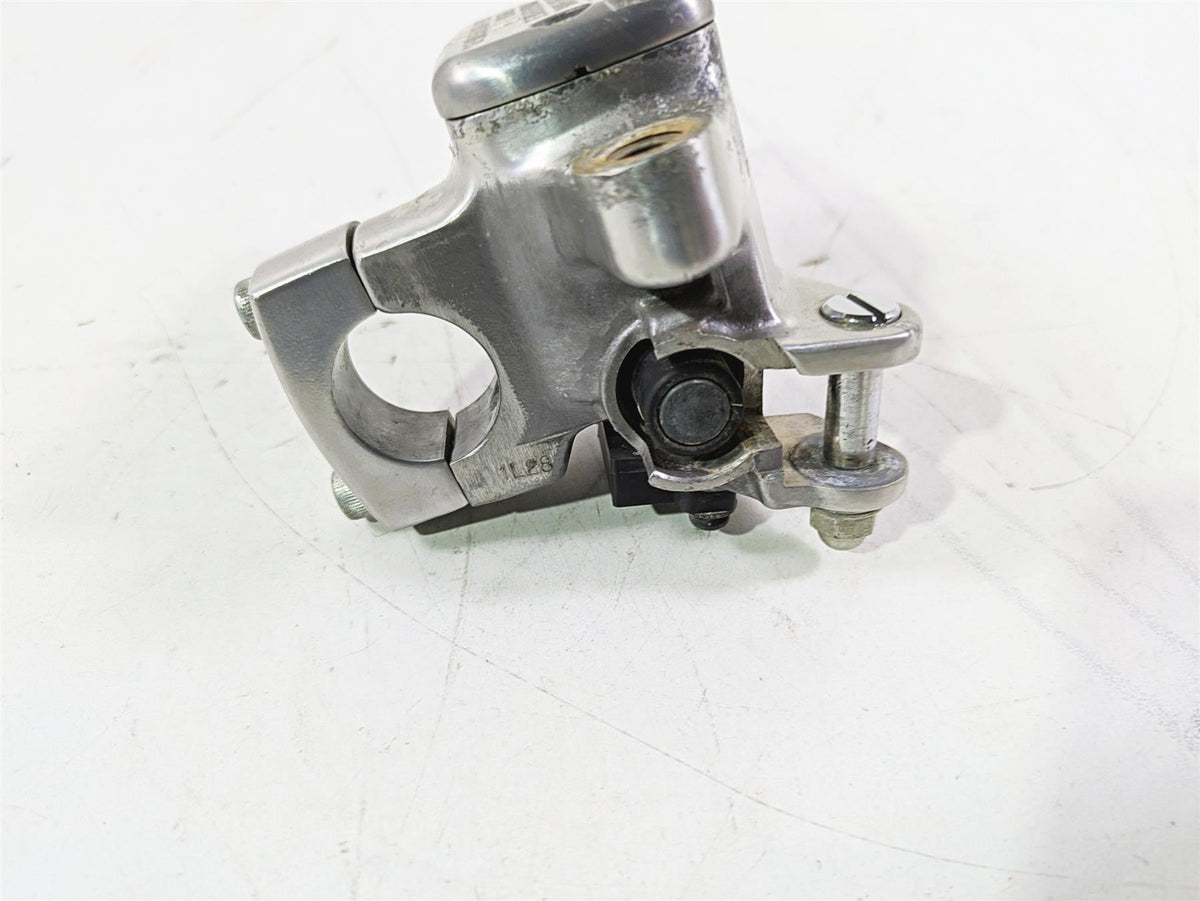 2002 Honda V-Twin VTX1800 C Front Brake Master Cylinder 45510-MZ0-A41 {{ shop.shopifyCountryName }} - Mototech271