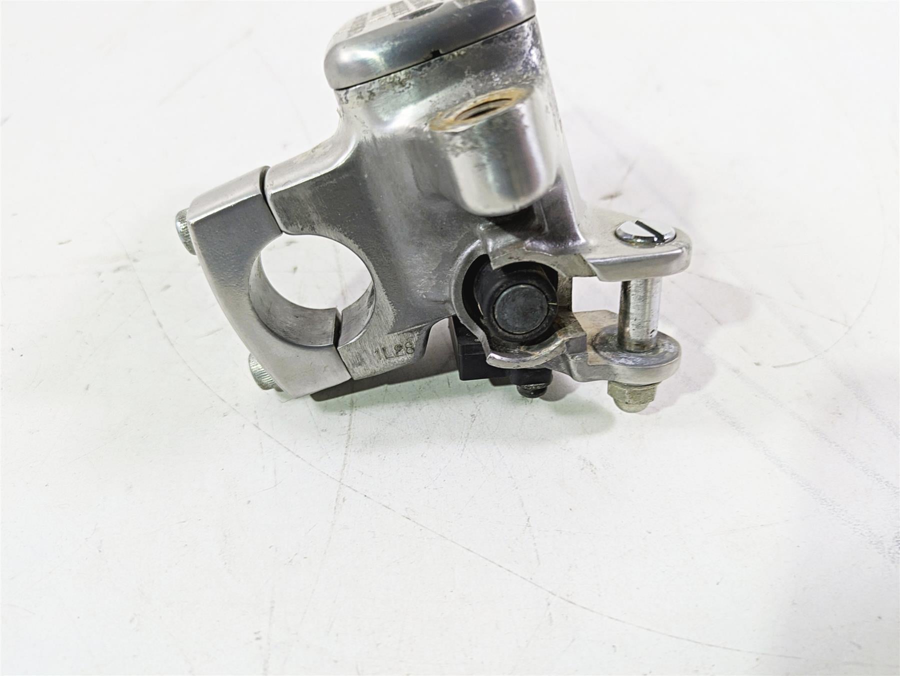 2002 Honda V-Twin VTX1800 C Front Brake Master Cylinder 45510-MZ0-A41 {{ shop.shopifyCountryName }} - Mototech271