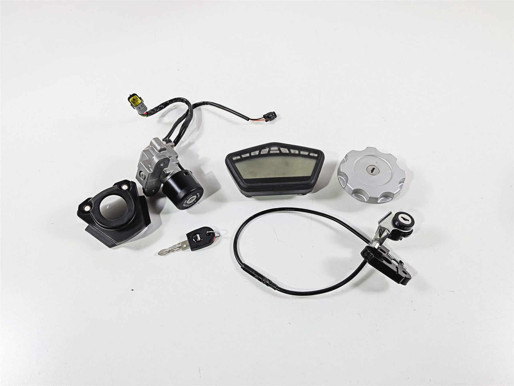 2016 Ducati Hypermotard 939 SP Speedometer Ignition Switch Key Set 11k 40611222B-Mototech271
